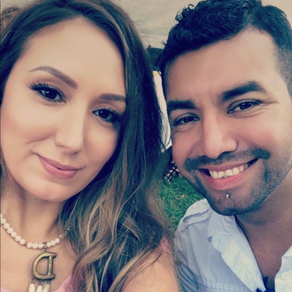 Meet your Posher, Stephanie - Picture 3 of 4